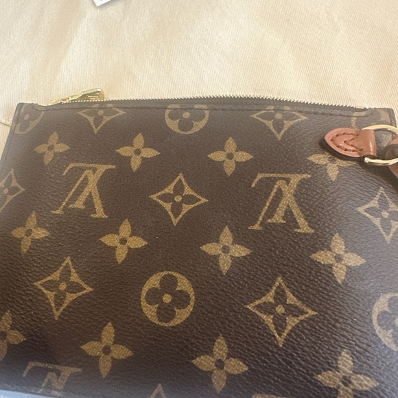 Louis Vuitton Loop Hobo - Picture 7 of 16